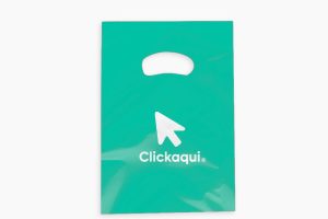 50-sacola-plastica-com-alca-vazada-200x300mm-em-polietileno-pebd-010-mm-verde-tiffany-1x0-sem-enobrecimento-modelo-padrao-764537